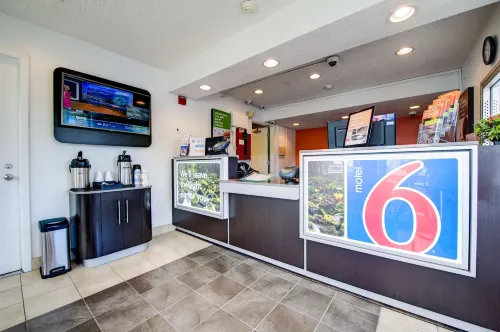 Motel 6 Seattle, WA - Airport Restauration Photos