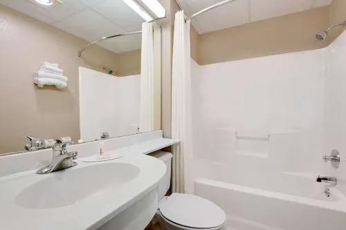 Microtel Inn & Suites by Wyndham Joplin Rooms Photos