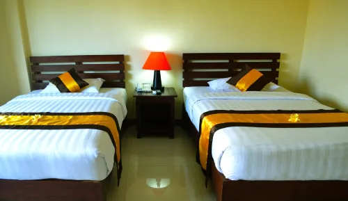 Nirmala Hotel & Convention Centre Kamar Photos