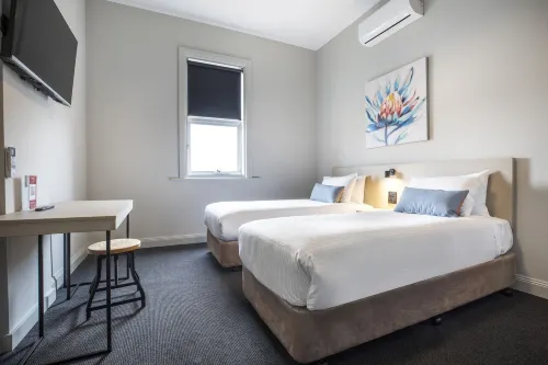 Nightcap at Federal Hotel Mt Gambier Photos