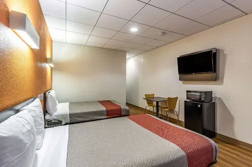 Motel 6 Elizabeth, NJ - Newark Liberty Intl Airport Rooms Photos