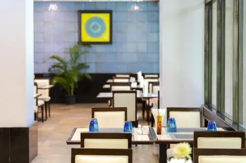 Pinnacle Lumpinee Park Hotel Restauration Photos