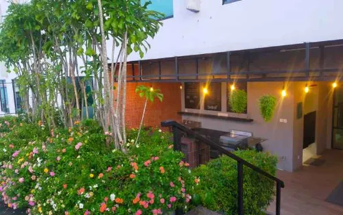 EASTERN HOTEL BOJONEGORO Eksterior Photos