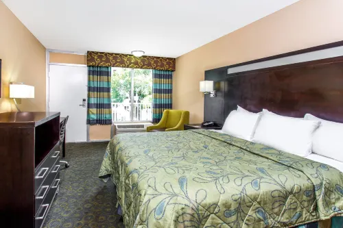 Days Inn by Wyndham Fort Lauderdale Airport Cruise Port Photos