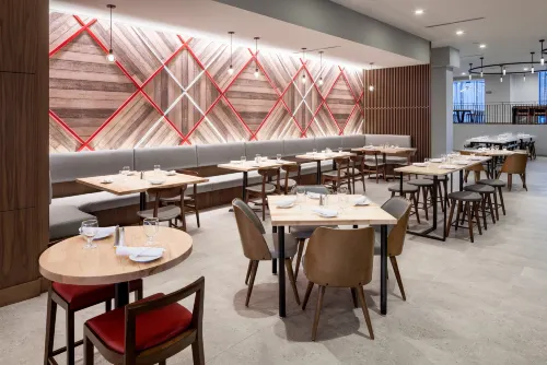Hilton Garden Inn Madison Downtown Restauration Photos