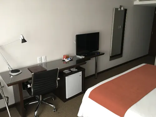 Crystal Tower Kamar Photos
