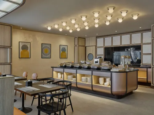 The Quarter Onnut by UHG Restauration Photos