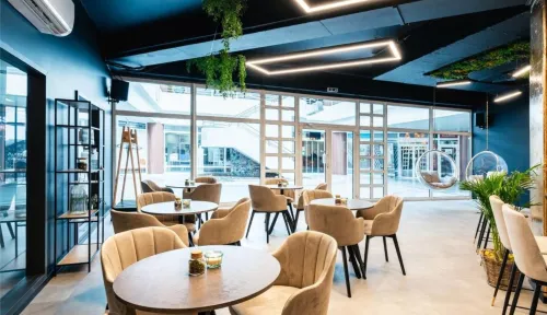 Cosmopolitan Bobycentrum - Czech Leading Hotels Restauration Photos