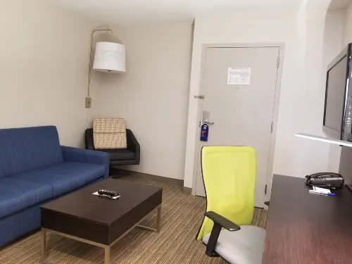 Holiday Inn Express & Suites Miami - Hialeah Rooms Photos