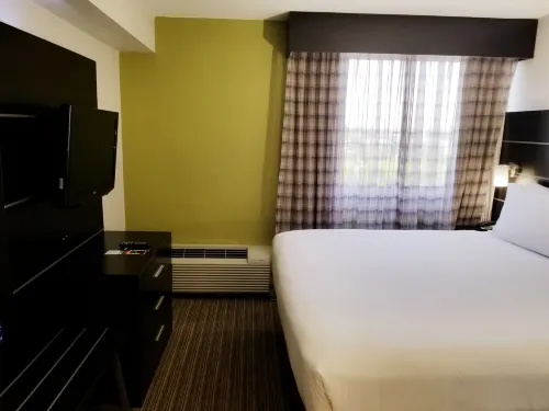 Holiday Inn Express & Suites Miami - Hialeah Huoneet Photos