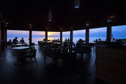 Summer Island Maldives Resort Restauration Photos