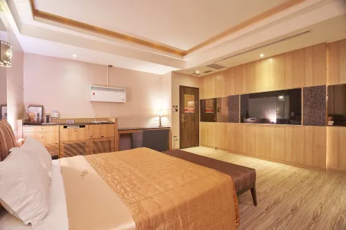Young Motel Rooms Photos