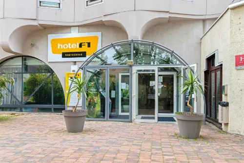 Hotelf1 Cergy Extérieur Photos