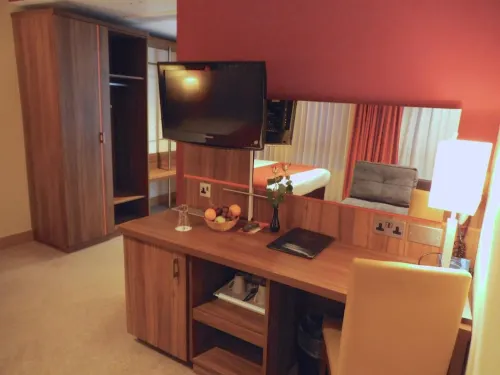 Ramada by Wyndham Hounslow - Heathrow East Rooms Photos
