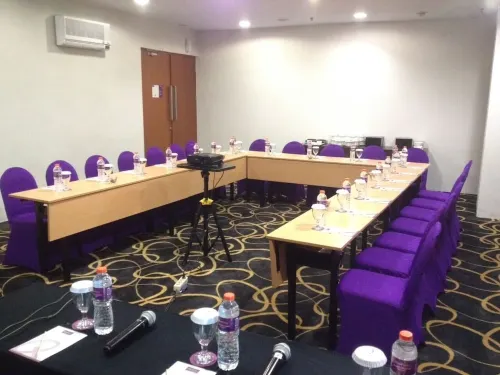 Quest Hotel Darmo Surabaya Fasilitas Bisnis Photos