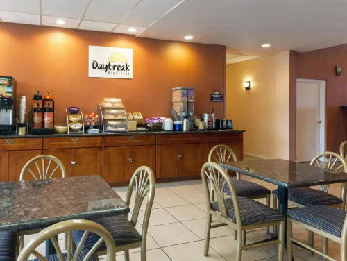 Days Inn by Wyndham Oklahoma City Fairground Spisning Photos