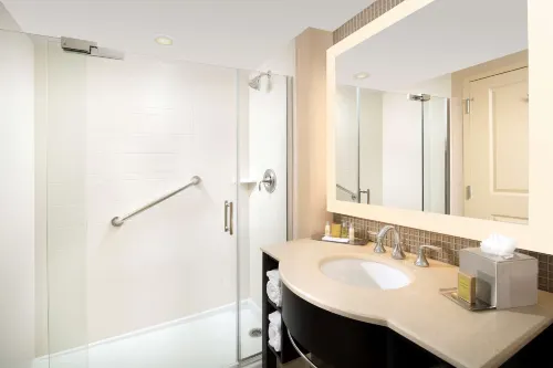 DoubleTree by Hilton Dulles Airport - Sterling Rooms Photos