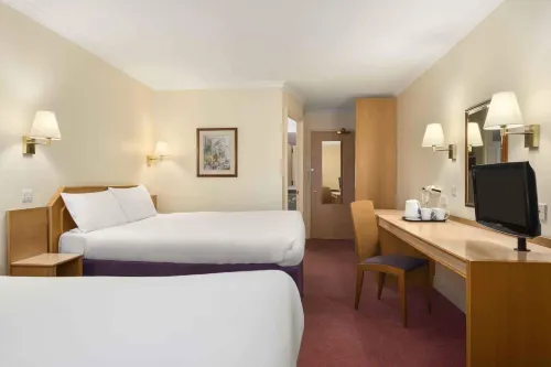 Days Inn by Wyndham Cannock Norton Canes M6 Toll Photos