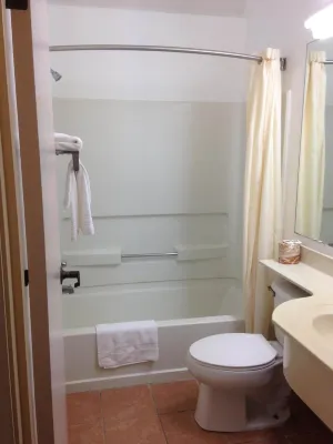 Motel 6 Olathe, KS Rooms Photos