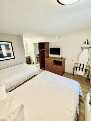 Days Inn & Suites by Wyndham Arlington Near Six Flags Photos