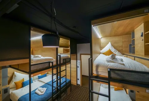 Chors Like a Hotel - Hostel Rooms Photos
