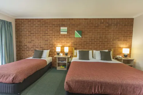 Rose Garden Motel Photos