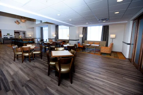 Hampton Inn & Suites by Hilton Truro Dining Photos