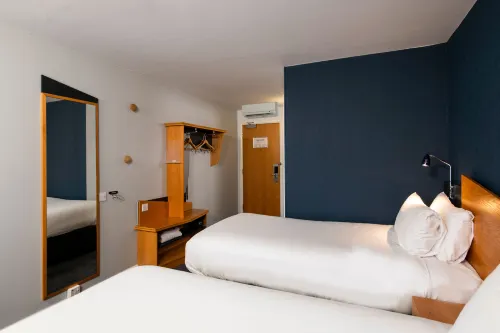 Holiday Inn Express Warwick - Stratford-Upon-Avon Rooms Photos