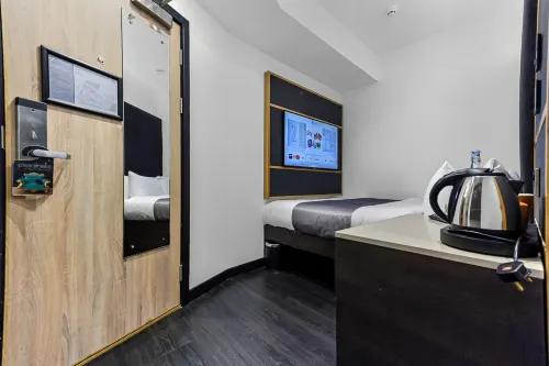 The Z Hotel Trafalgar Photos