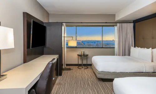 DoubleTree by Hilton Hotel Newark Airport Rooms Photos