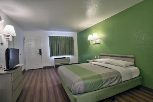Motel 6 Tallahassee, FL - Downtown Rooms Photos