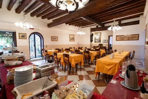 Hotel Tivoli Dining Photos