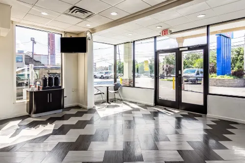 Motel 6 Elizabeth, NJ - Newark Liberty Intl Airport Featured Photos