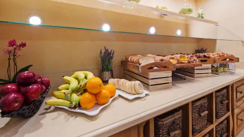 Best Western Plus Sunset Plaza Hotel Dining Photos