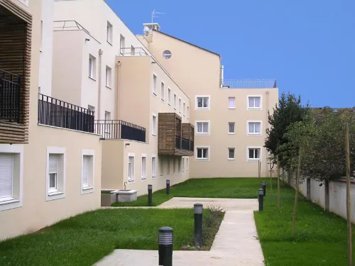 Appart Hôtel - Séjours et Affaires / Résidence étudiante - Les estudines Créteil Le Magistère À proximité de l'hôtel Photos