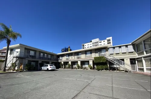 Tropicana Motel Exterior Photos
