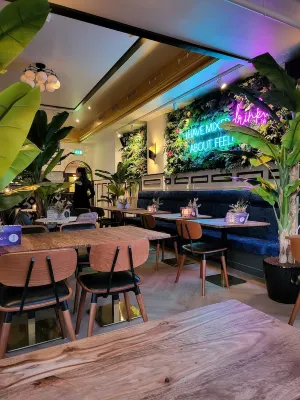 Hotel Pauw Dining Photos