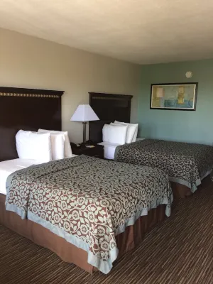 Days Inn by Wyndham Fort Lauderdale Airport Cruise Port Rooms Photos