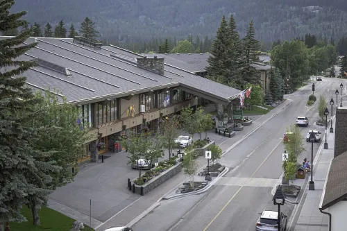 Banff Park Lodge Exterior Photos