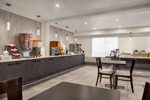 Ramada by Wyndham Anaheim Convention Center Dining Photos