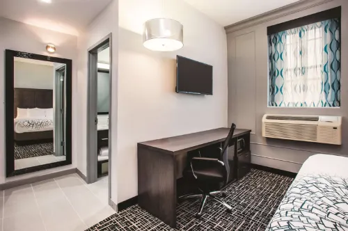 La Quinta Inn & Suites by Wyndham Baltimore Downtown Photos