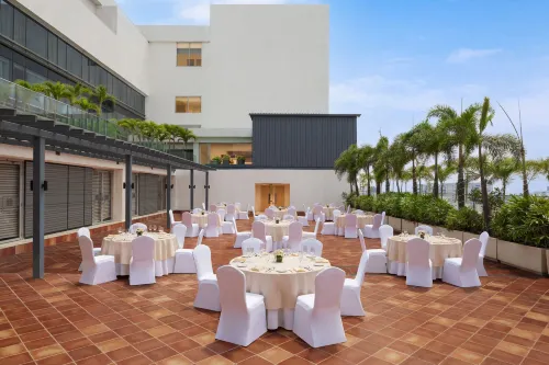 Marriott Executive Apartments Hyderabad Dining Photos