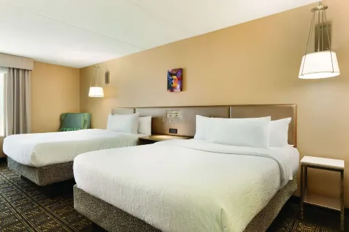 Hilton Garden Inn Niagara-on-The-Lake Rooms Photos