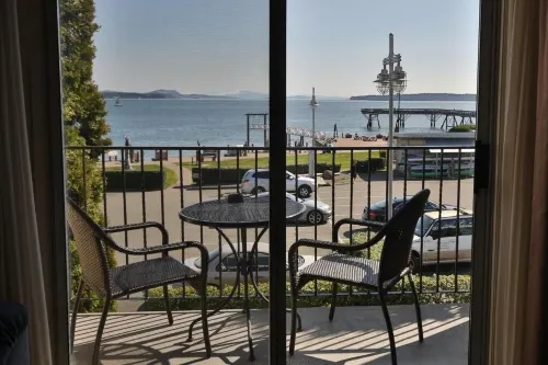 Sidney Waterfront Inn & Suites Chambres Photos