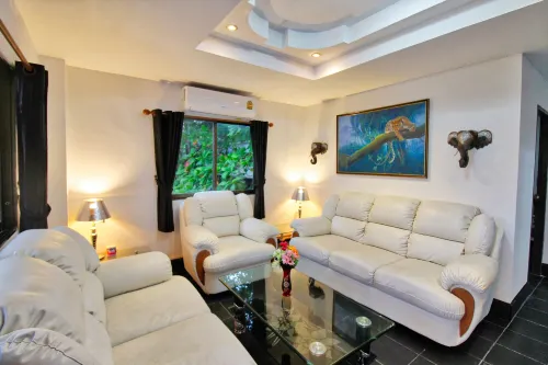 Phratamnak Inn - 100 Meter from Beach Photos