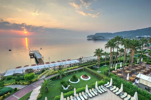 Golden Lotus Hotel Рядом с отелем Photos