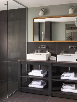 New Hotel Roblin Photos