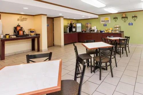 Days Inn & Suites by Wyndham Madison Heights MI Dining Photos