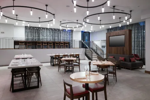 Hilton Garden Inn Madison Downtown Restauration Photos