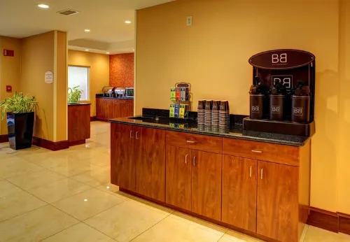 Wingate by Wyndham Fletcher at Asheville Airport Dining Photos